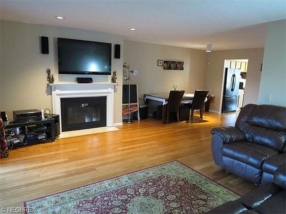 2nd image of 133 Fox Hollow Ct #133