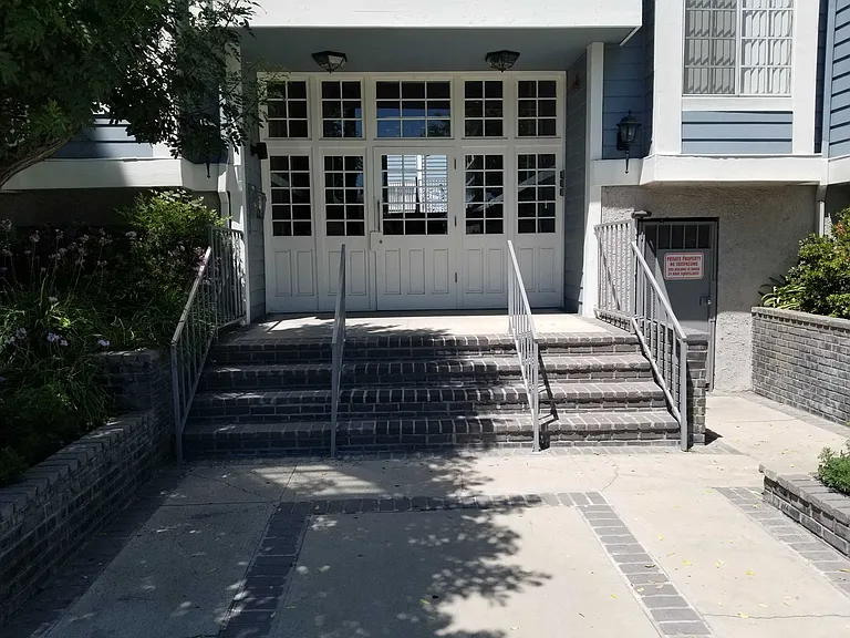 Sherman Way — Photo 4