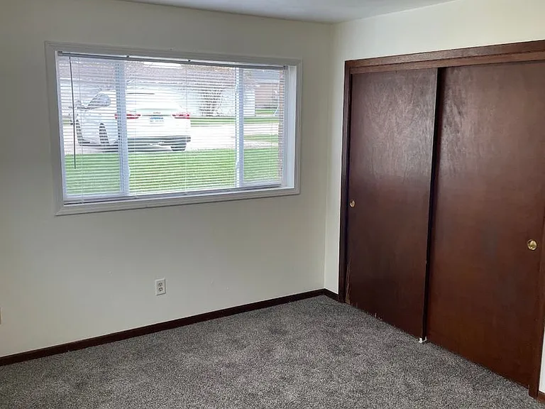 Immaculate Updated 2 Bedroom with 1 Bath — Photo 19