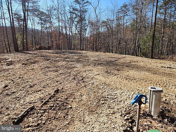 3rd image of 228 Oak Dr