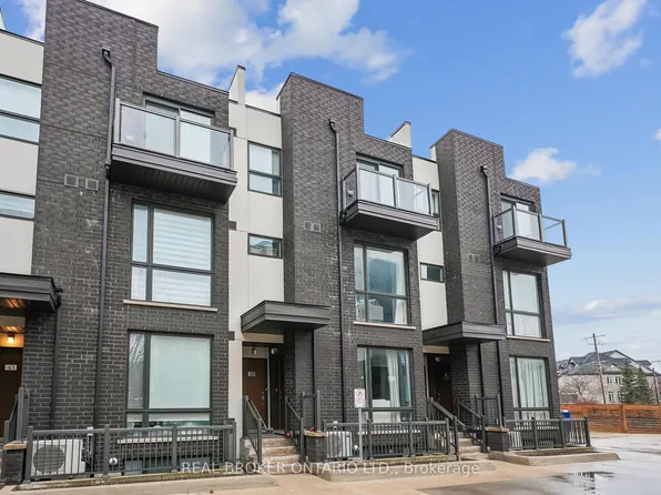 26 Fieldway Rd Unit 46, Toronto, ON M8Z 0E3