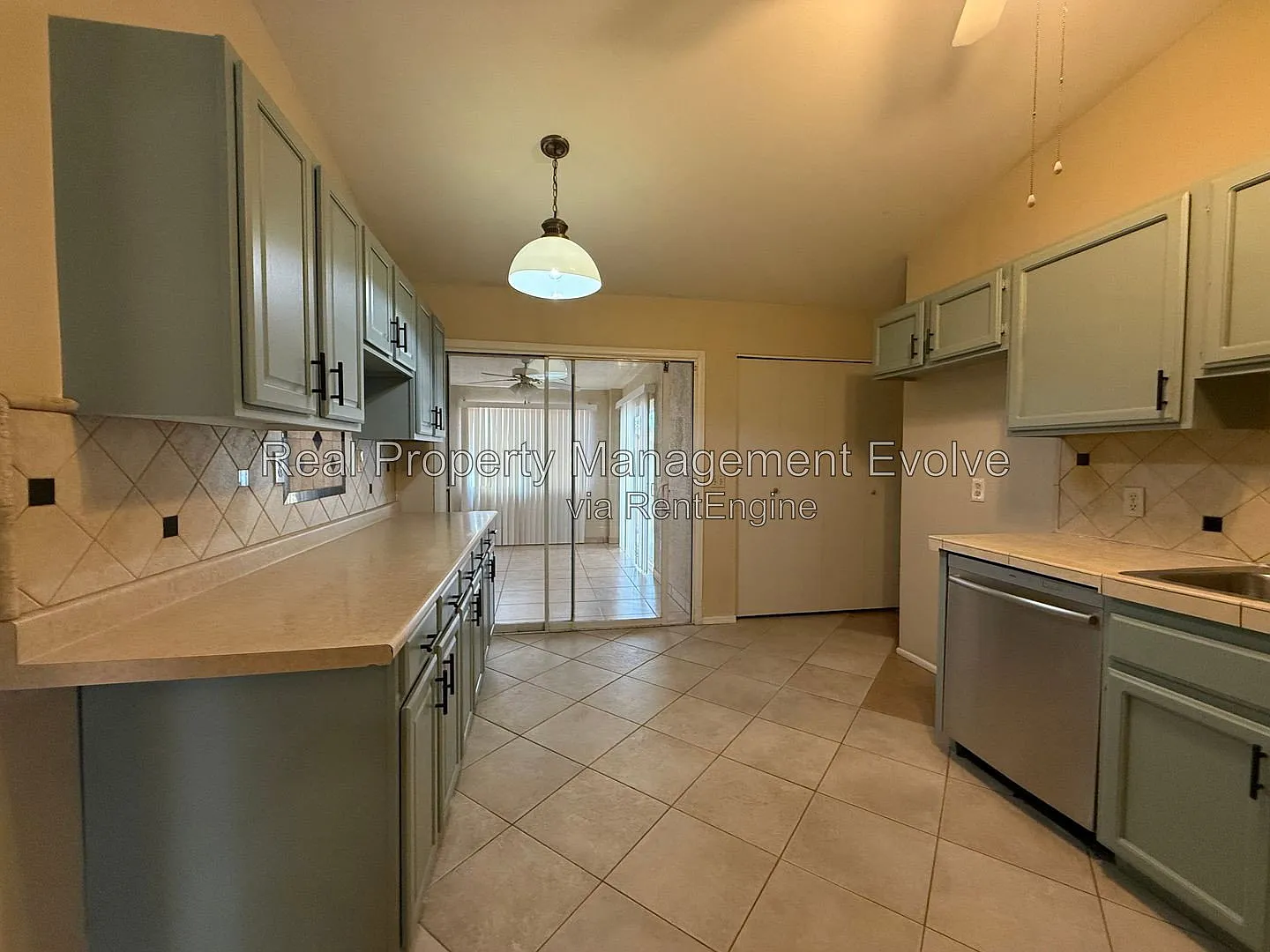 3 bed, 2.0 bath, 1264 sqft, $1,795 — Photo 4