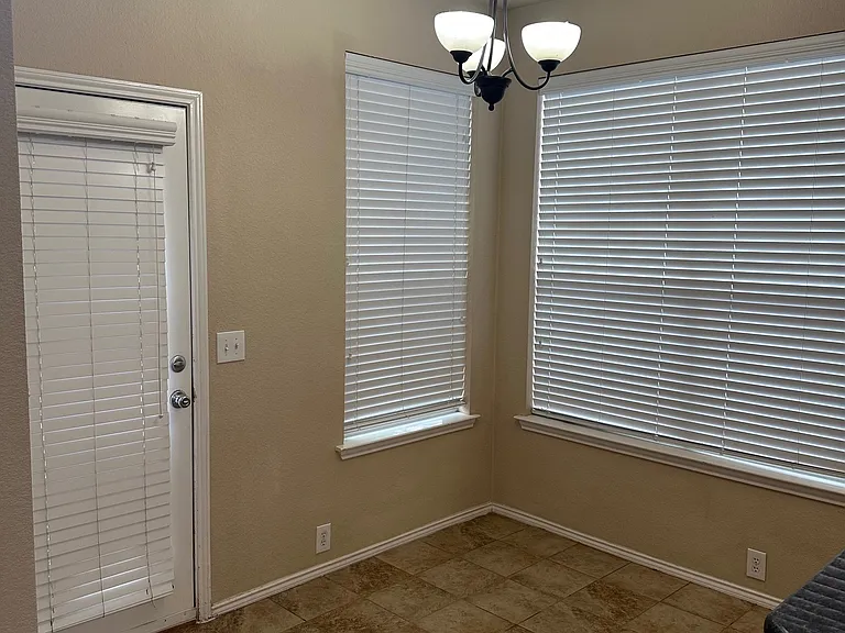 2013 Trinity Ln — Photo 10
