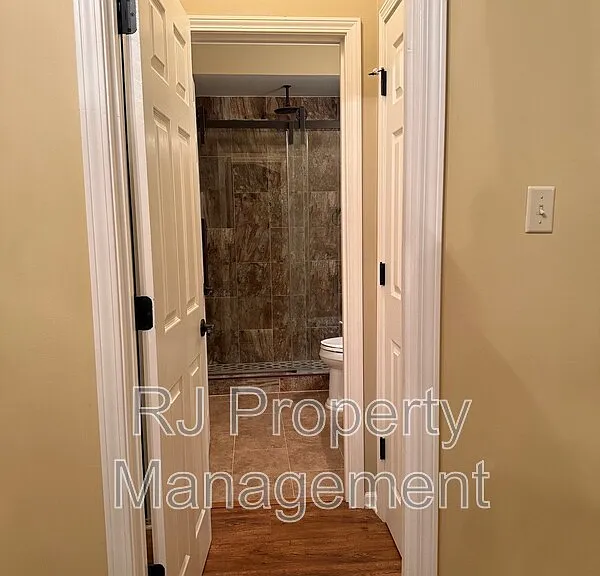8610 Dena Cv W — Photo 20