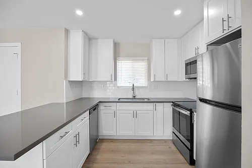 Sunset Cliffs Apartments Photo 1