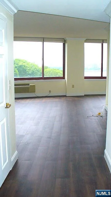 2 bed, 2.5 bath, $4,900 — Photo 2
