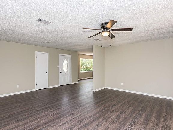 5th image of 390 Hancock Ln APT A