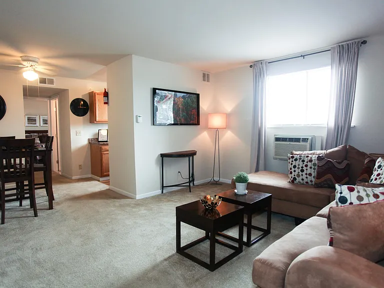 Parkside Gardens Apartments and Townhouses — Photo 35
