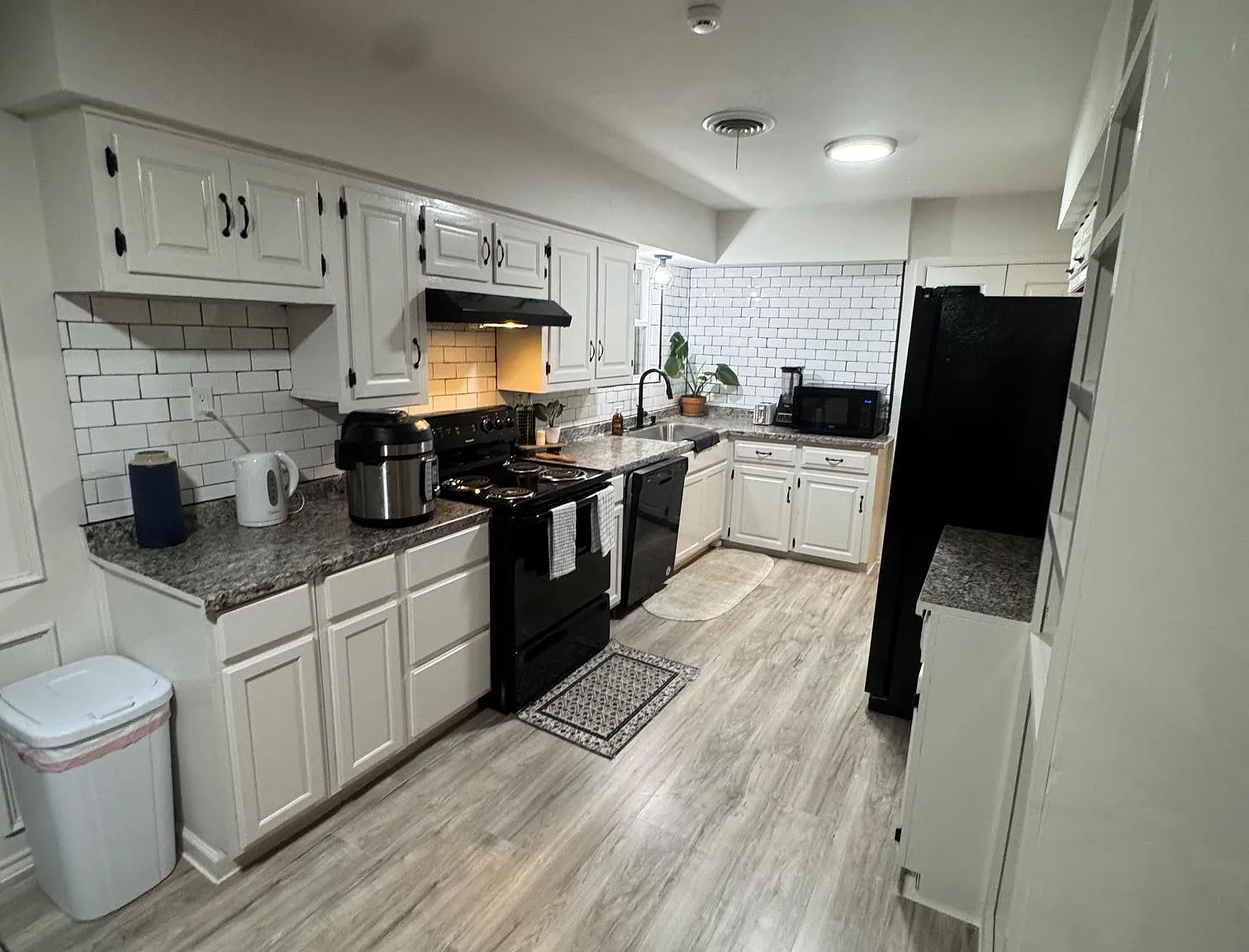4 bed, 2.0 bath, 1560 sqft, $936 — Photo 3