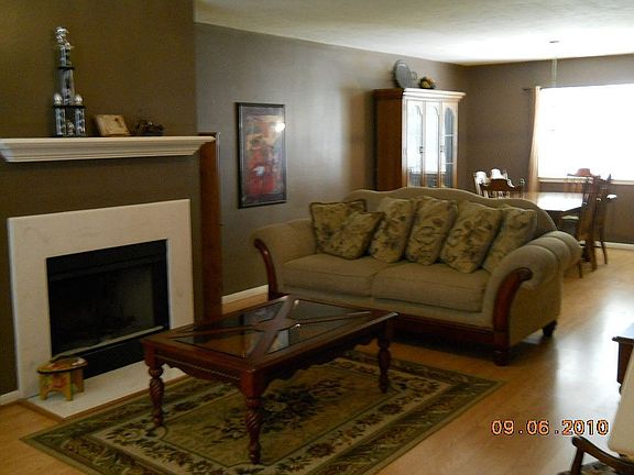 Nice formal living/dining w/laminate floors.  Dining furniture goes w/home!