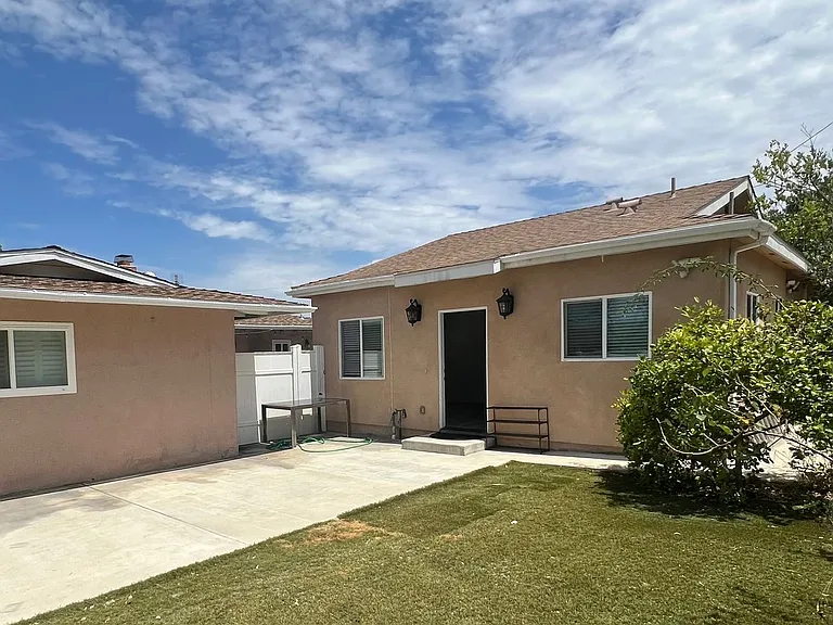 1830 W Bernardy Pl #B — Photo 1
