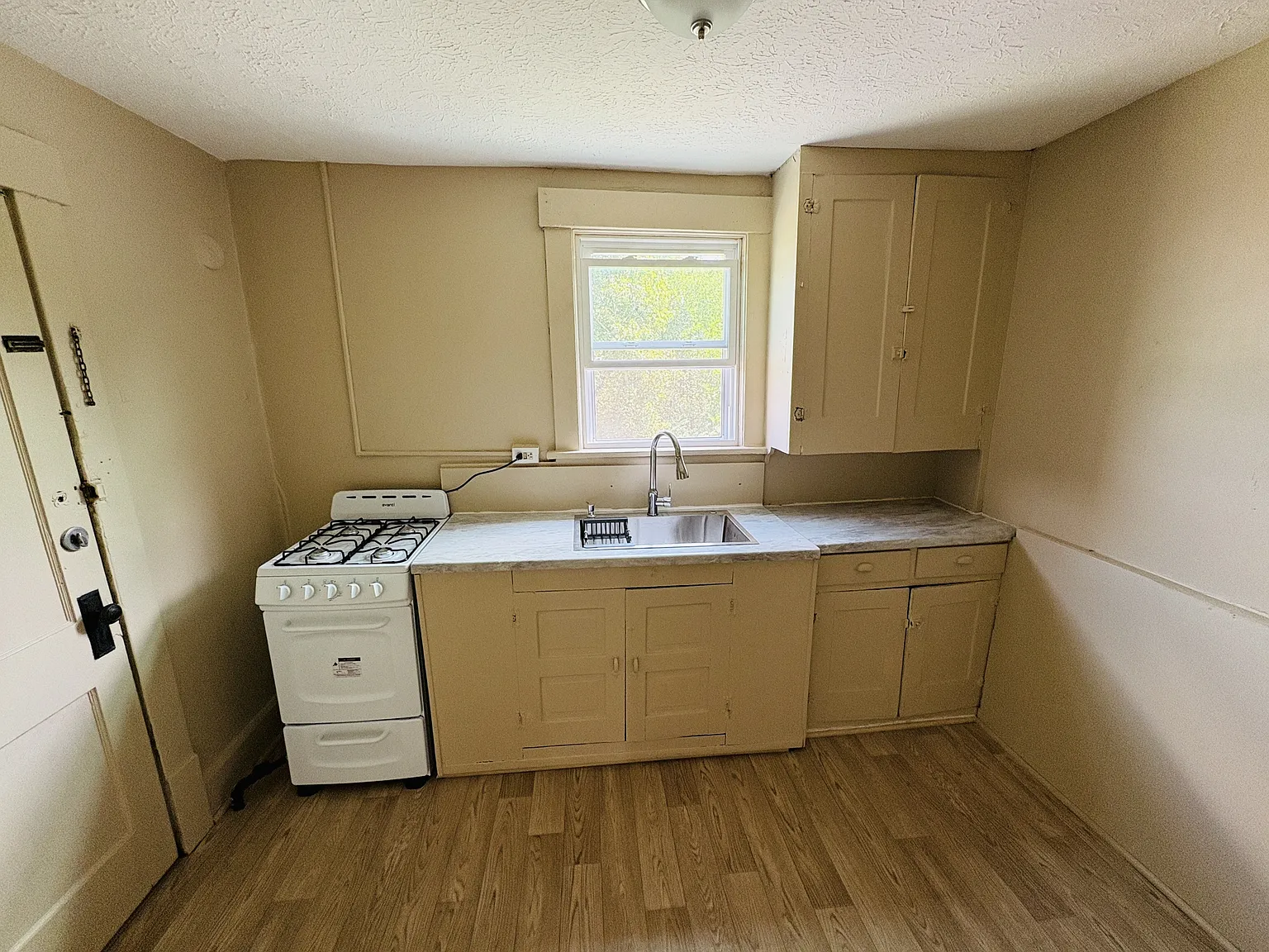 136 Park Ave SW — Photo 2