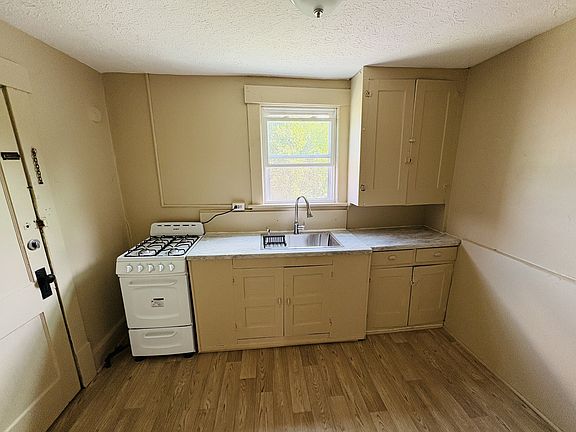 2nd image of 136 Park Ave SW