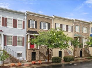 1003 Pearl Point, Sandy Springs, GA 30328