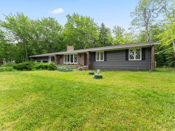 77 Fletcher Dr, Fall River, NS B2T 1J2