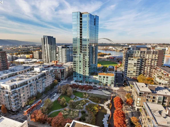 1075 NW Northrup St Unit 916, Portland, OR 97219