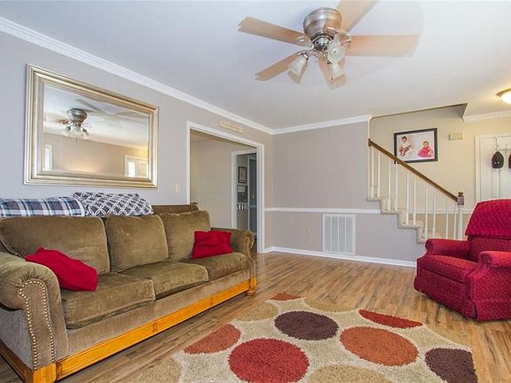 5th image of 127 Coachman Dr