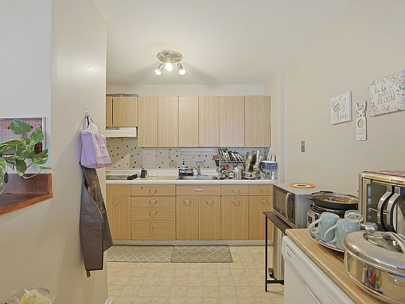 2nd image of 5701 N Sheridan Rd APT 7E