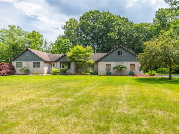 827 Parma Center Rd, Hilton, NY 14468