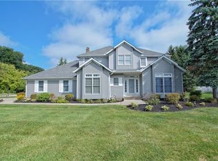 6571 Woodbury Dr, Solon, OH 44139