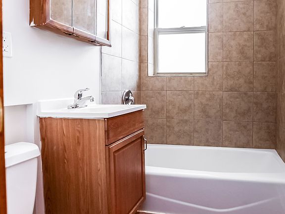3rd image of 6000-04 S Troy St #3