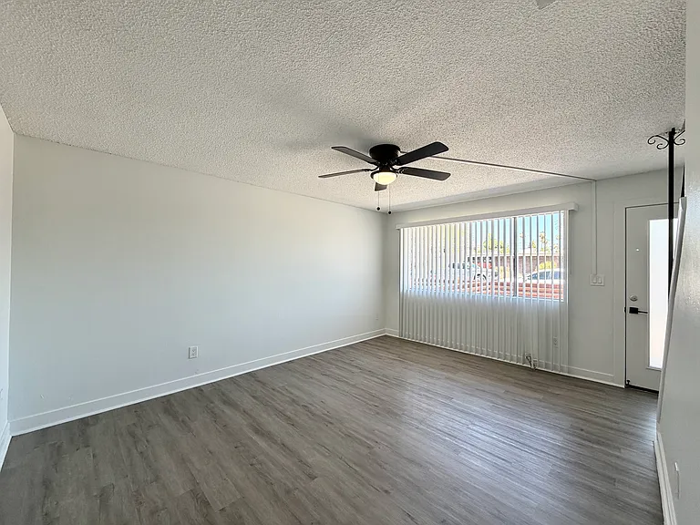 901 E Claremont St #5 — Photo 7