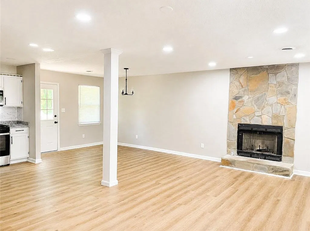 4 bed, 2.5 bath, 1728 sqft, $2,595 — Photo 4