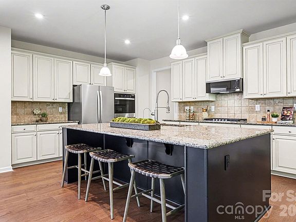 5th image of 824 Abbeywood Dr