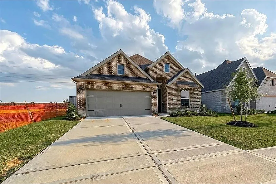 4 bed, 2.0 bath, 2088 sqft, $3,300 — Photo 1
