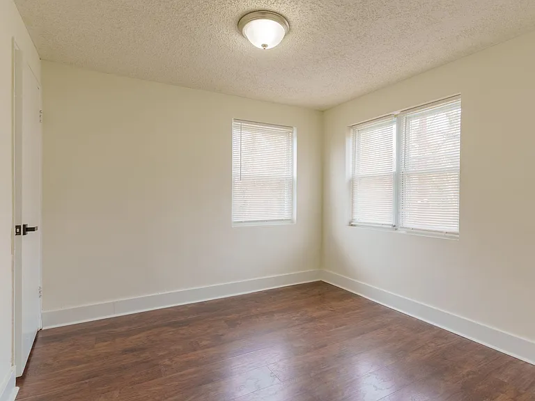 Moorestown Oaks — Photo 12