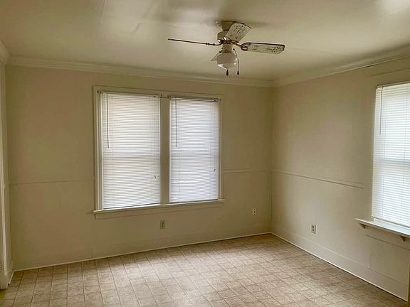 5th image of 208 N Queen St #208
