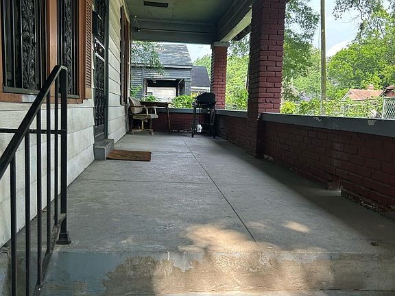 3rd image of 755 E Trigg Ave