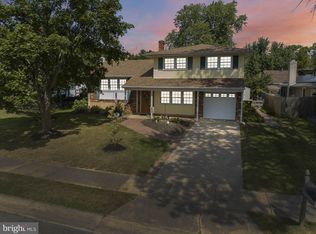 3 Leafy Ln, Newark, DE 19702