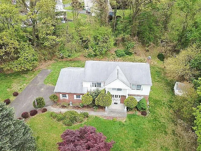 5 bed, 2762 sqft, $5,500 — Photo 3