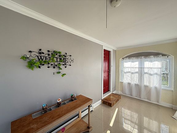 3rd image of 610 Laurelton Blvd Floor 2