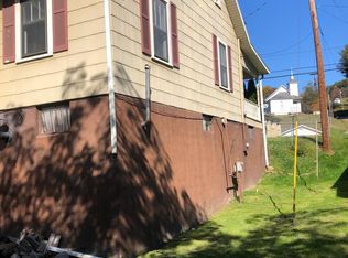 476 Paw Paw Creek Rd, Fairview, WV 26570