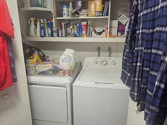5th image of 1196 S Citron St