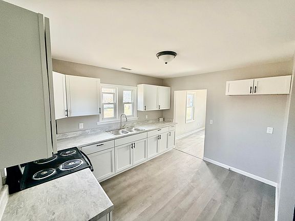 4th image of 708 Coleman St