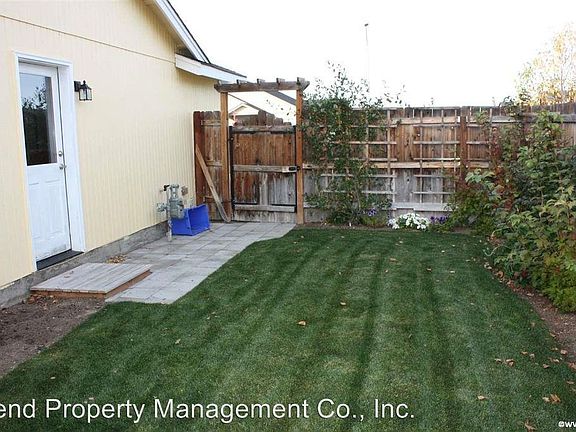 5th image of 658 NW Green Forest Cir