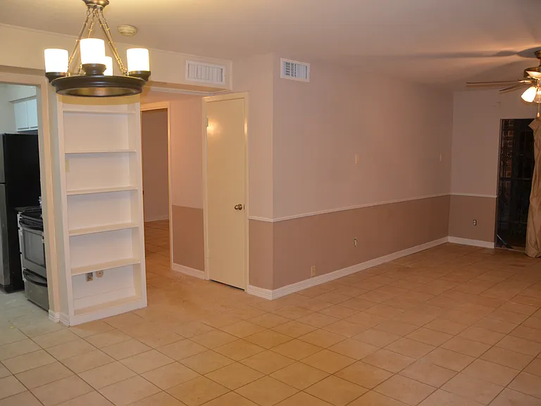 7555 Katy Fwy — Photo 12
