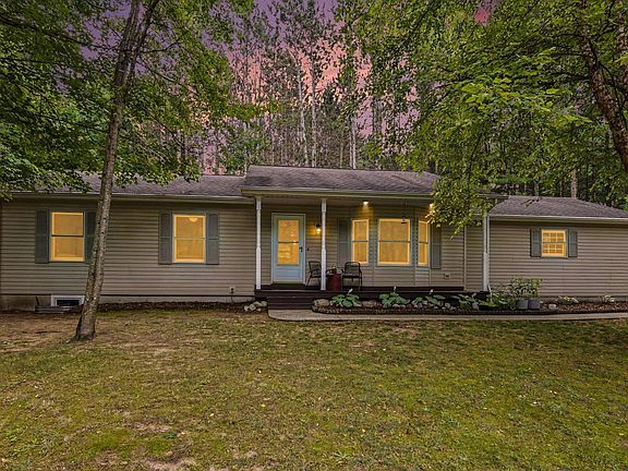 3rd image of 9307 Evergreen Dr