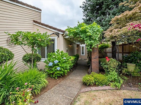 4th image of 1144 Cayuse Cir SE