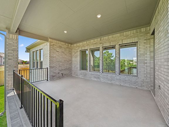 4th image of 172 Montecilo Dr