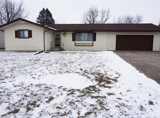 822 Nishnabotna Dr, Manning, IA 51455