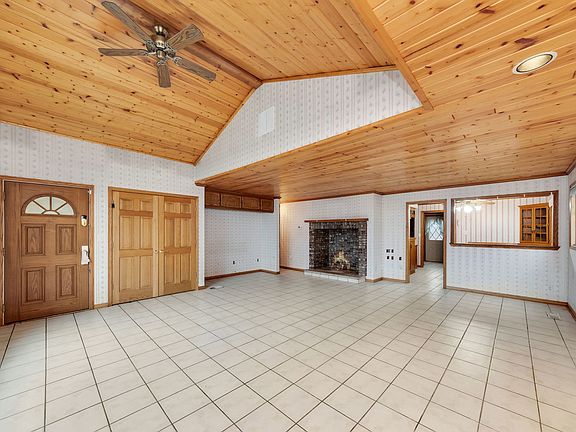 3rd image of 2224 Marmion Ave