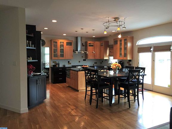 5th image of 62 Brookfield Dr
