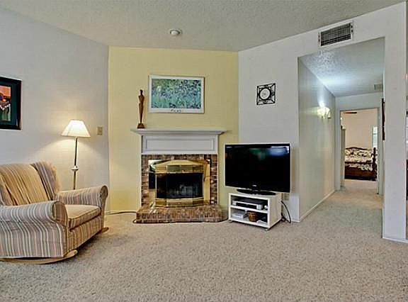 5th image of 3101 Townbluff Dr APT 414