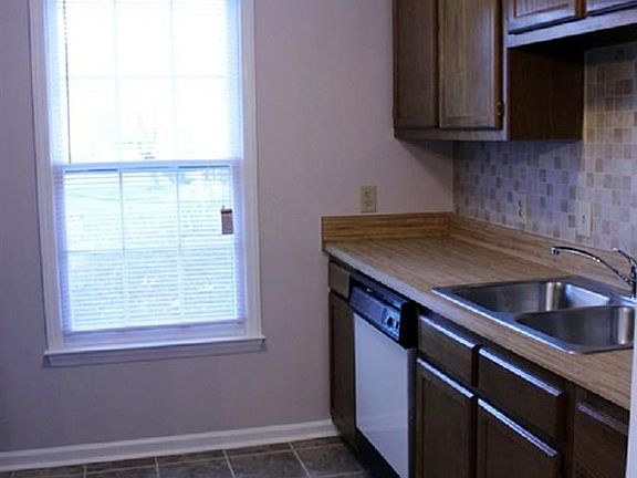 2nd image of 116 Lake Hollow Cir