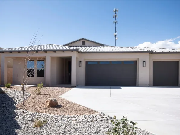 31 Confianza St, Los Alamos, NM 87544