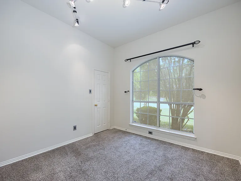 6609 Amesbury Ln — Photo 9